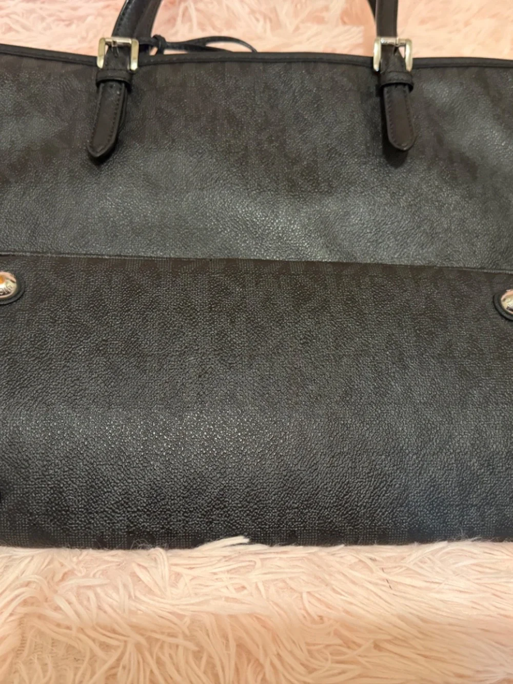 Micheal Kors tote - Picture 5 of 5